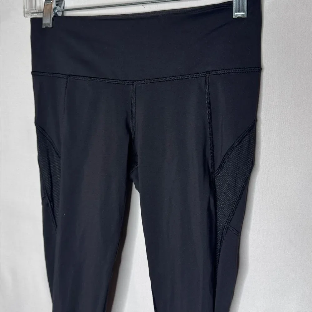 Lululemon Black Mesh Ventilated Run Active Gym Crop Legging. Size 4.